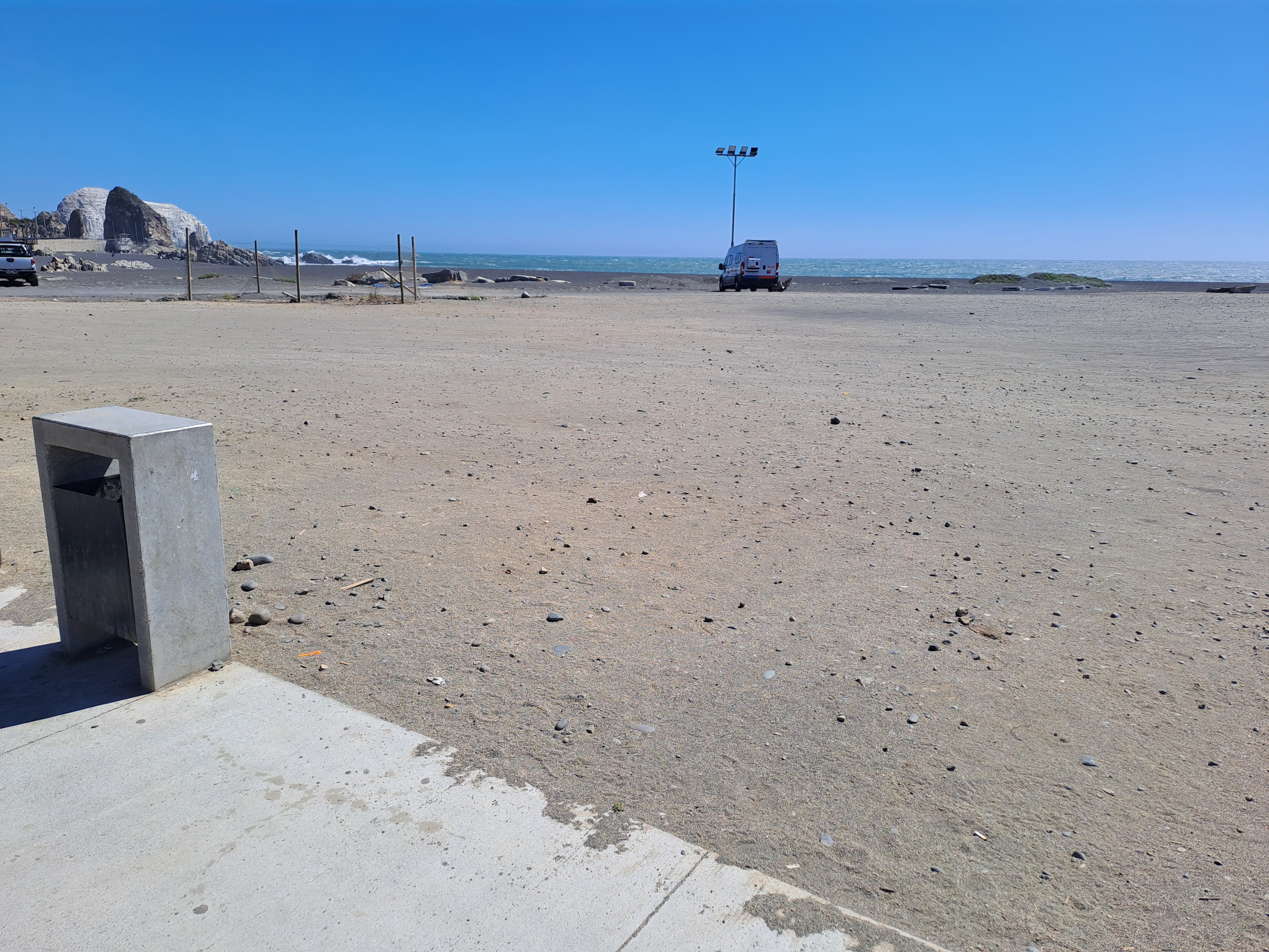 Fotografía del terreno próximo al mar